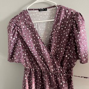 Wrap dress with ties. No longer fits. Worn for <4 hours to a bridal shower.